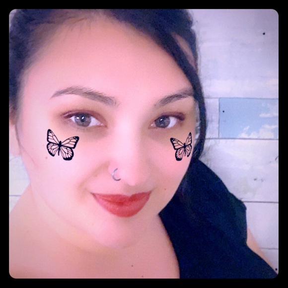 Meet your Posher, Ashley - Picture 2 of 5